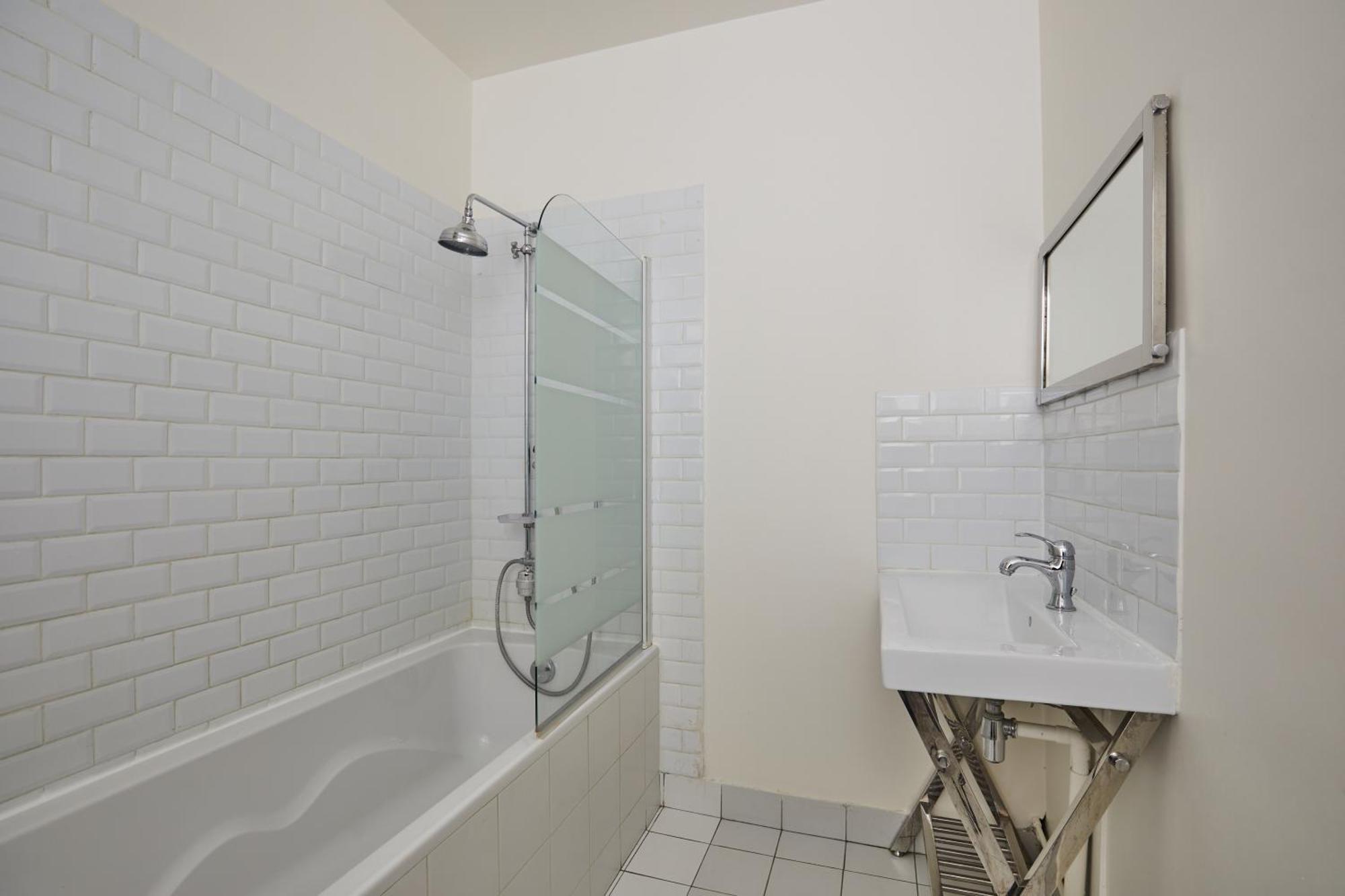 Charming 1br Rue Des Martyrs Appartement Parijs