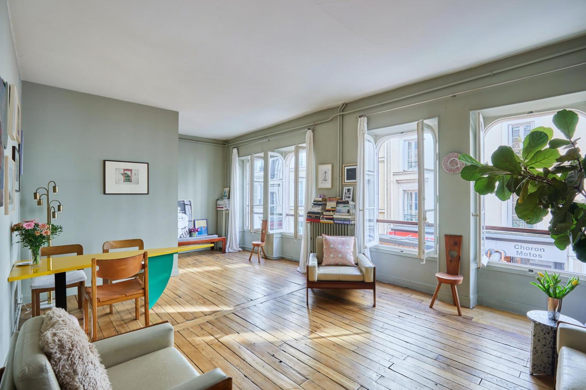 Charming 1br Rue Des Martyrs Parijs