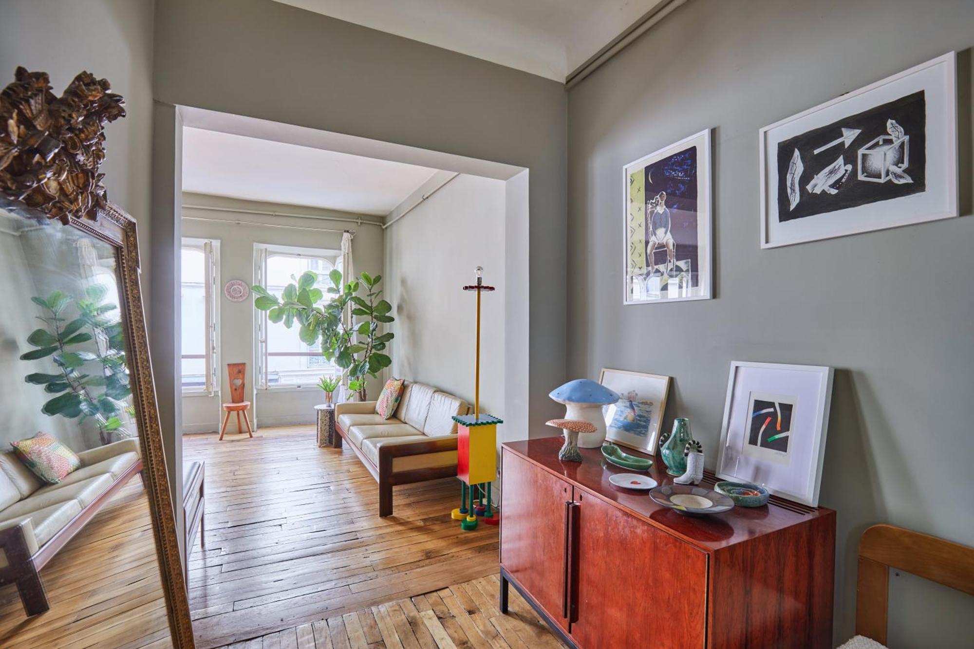 Charming 1br Rue Des Martyrs Appartement